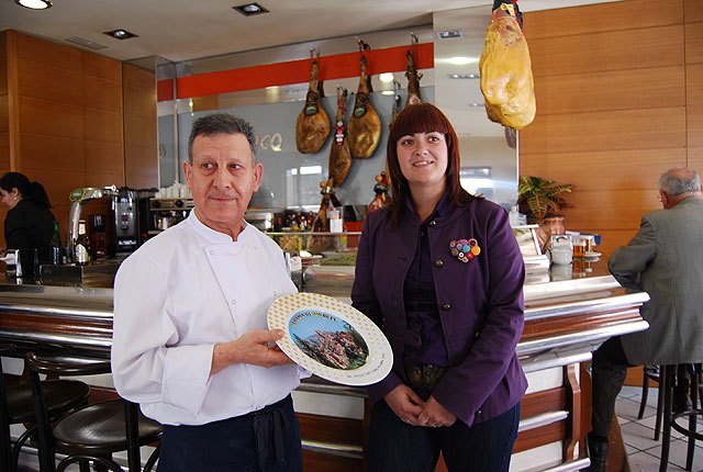 Restaurante “Los Bartolos” gana el primer premio de la actividad “Tapeando por Alhama, concela”, Foto 1