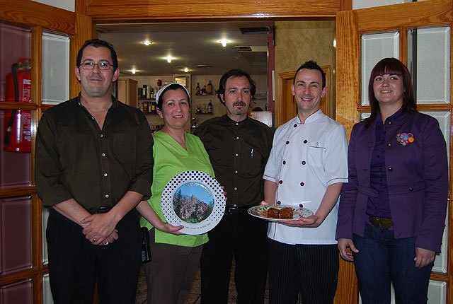 Restaurante “Los Bartolos” gana el primer premio de la actividad “Tapeando por Alhama, concela”, Foto 3