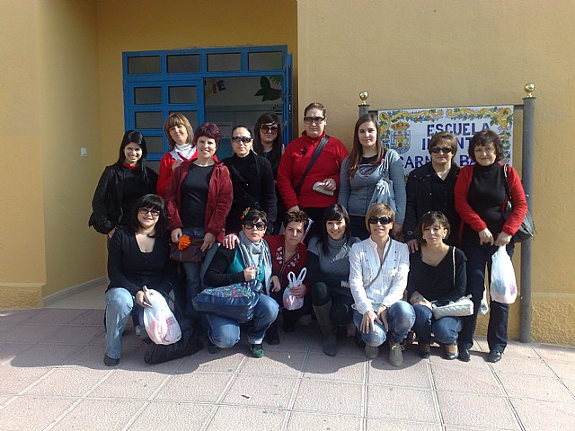 Las alumnas del curso de Auxiliar de Educación Infantil realizan una visita didáctica a la Escuela Municipal Infantil Carmen Baró, Foto 1