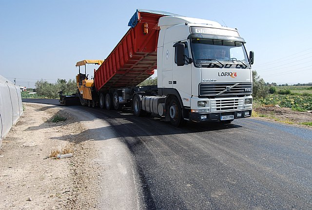La concejalía de Caminos informa de que se han subsanado las deficiencias del camino del Mazarronero con la repavimetación del firme, Foto 1