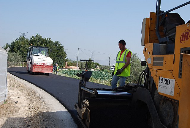 La concejalía de Caminos informa de que se han subsanado las deficiencias del camino del Mazarronero con la repavimetación del firme, Foto 2