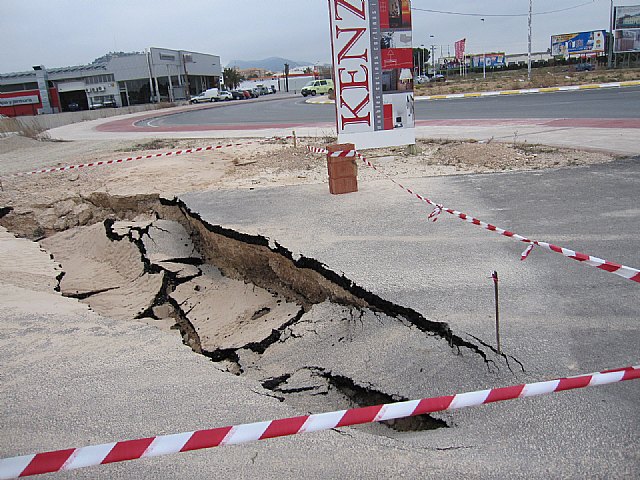 El Grupo Municipal Socialista denuncia que en el desdoblamiento de la carretera de Villena sigue poniéndose de manifiesto la desastrosa gestión del PP - 1, Foto 1