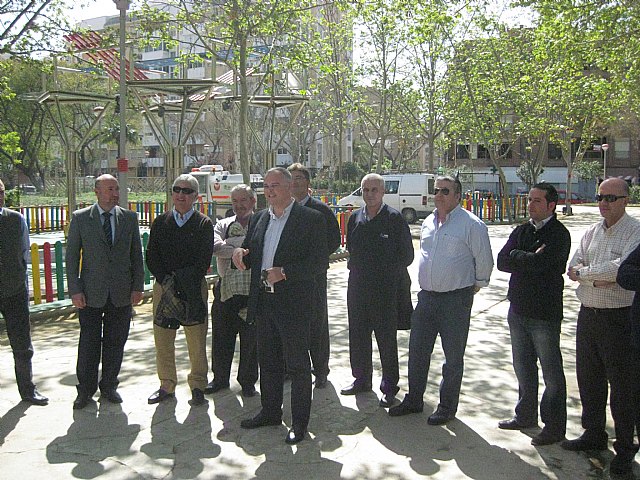 El concejal José Ros y los responsables del dispositivo especial de limpieza del Día del bando, Foto 1