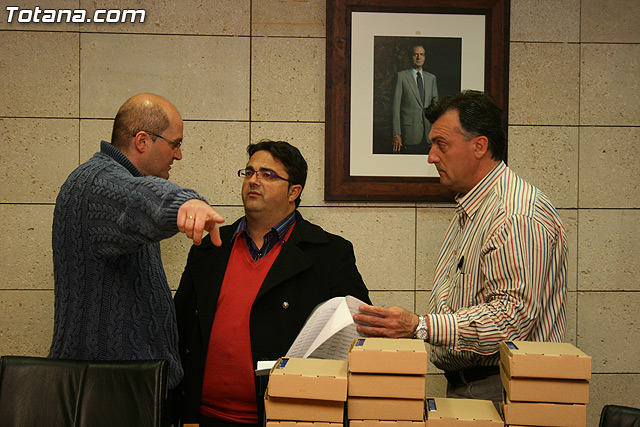 El Ayuntamiento de Totana acerca la TDT a personas mayores y con discapacidad con la entrega de 127 receptores de la señal digital terrestre - 3