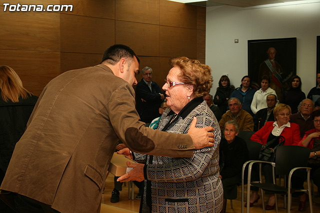 El Ayuntamiento de Totana acerca la TDT a personas mayores y con discapacidad con la entrega de 127 receptores de la señal digital terrestre - 12