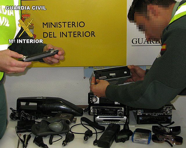 La Guardia Civil desarticula una banda juvenil dedicada a cometer robos en vehículos en la Comarca del Mar Menor - 2, Foto 2