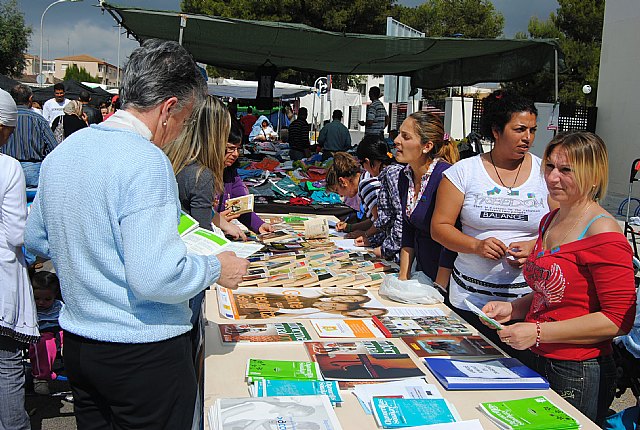 El himno Gelem, Gelem ha recordado hoy en San Javier a los gitanos víctimas del nazismo, para celebrar el Día Internacional del Pueblo Gitano - 1, Foto 1