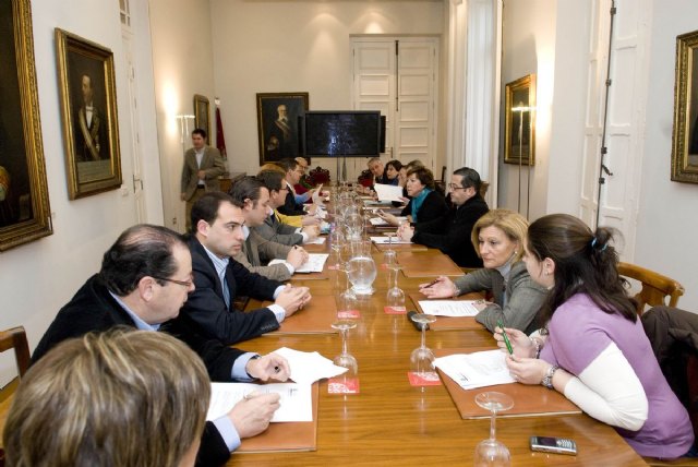 Ayuntamiento y Comunidad renuevan convenios para mujeres y familias - 1, Foto 1