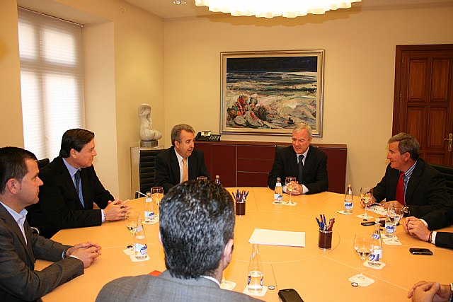 Valcárcel subraya que no hay gobierno en España que se atreva a cerrar el Tajo-Segura - 2, Foto 2