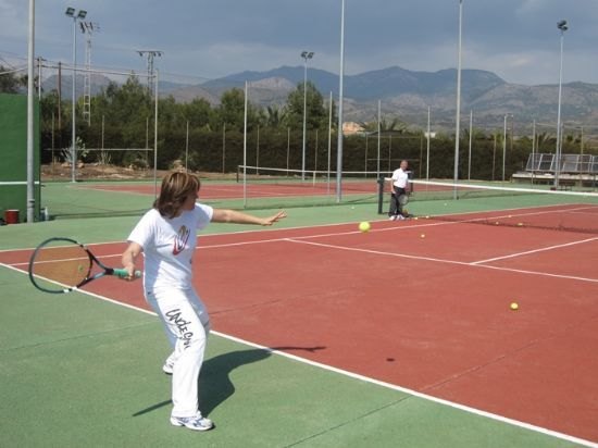 La concejalía de Deportes organia el “curso de iniciación al frontenis”, Foto 1