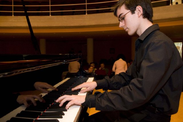 Piano de alto nivel en Entre Cuerdas y Metales - 1, Foto 1