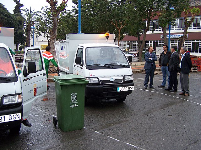 Águilas cuenta desde hoy con dos nuevos vehículos minirecolectores de residuos urbanos - 1, Foto 1