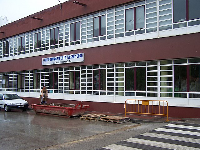 El Ayuntamiento lleva a cabo varias obras de mejora en el C. M. de la Tercera Edad - 1, Foto 1