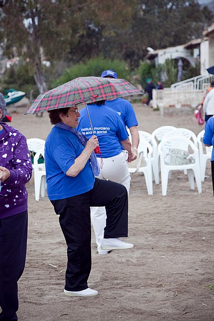 Los mayores practican senderismo y gerontogimnasia en Puerto de Mazarrón - 3, Foto 3