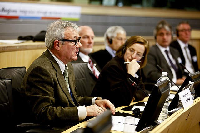 Valcárcel insta a reflexionar sobre la creación de una Macro Región Mediterránea para lograr objetivos comunes en la UE - 2, Foto 2