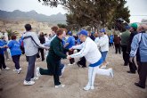 Los mayores practican senderismo y gerontogimnasia en Puerto de Mazarrón