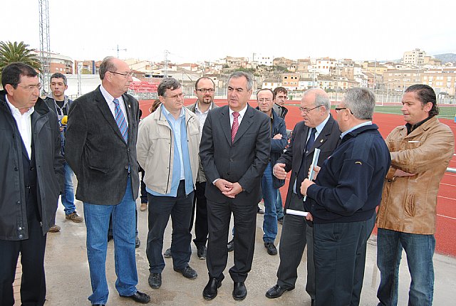 El delegado del Gobierno y el alcalde de Caravaca inauguran las mejoras del complejo deportivo El Salvador - 1, Foto 1