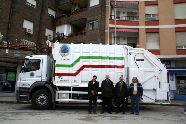 Se presenta el nuevo camión de recogida de residuos sólidos - 1, Foto 1
