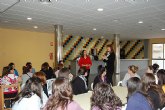 25 jóvenes asisten a un curso de Automaquillaje en Alguazas