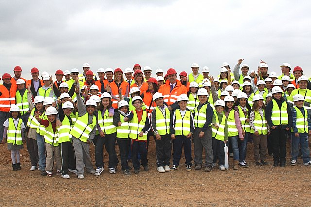 Plantación forestal con motivo del ‘Día de los Árboles y los Áridos’ - 1, Foto 1