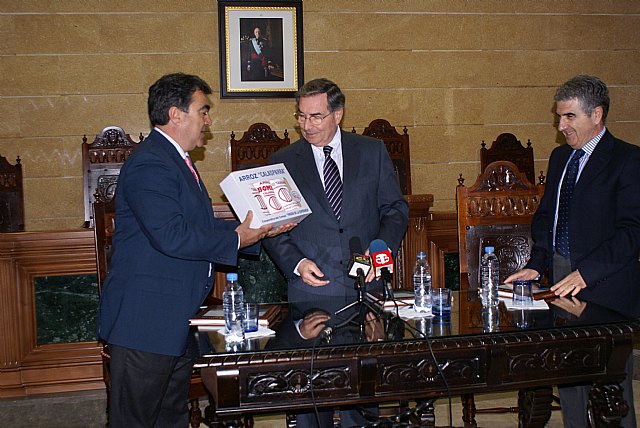 Calasparra firma su adhesión al convenio de colaboración con el Defensor del Pueblo - 1, Foto 1