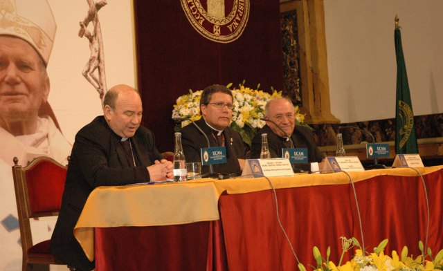 Jorge Fernández: La vida, el pan, la paz y la libertad fueron desafíos constantes de Juan Pablo II - 2, Foto 2