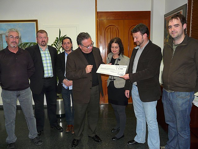 La Asociación de Músicos de Molina de Segura entrega a Cruz Roja Española 4.700 euros, recaudados en el Festival Solidario Pro Haití - 1, Foto 1