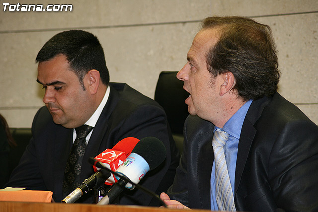 El alcalde  y el director del Instituto de Seguridad y Salud Laboral entregan los premios del certamen de dibujo 