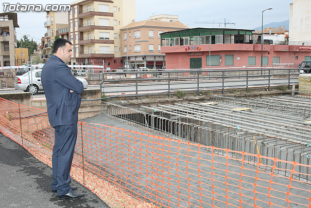 Autoridades municipales visitan las obras de la redonda de “La Kabuki”, en la Avenida Juan Carlos I - 10