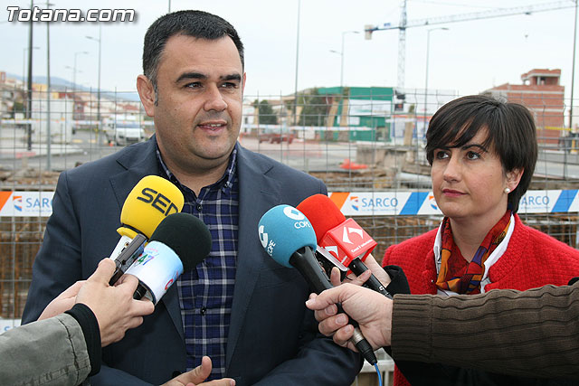 Autoridades municipales visitan las obras de la redonda de “La Kabuki”, en la Avenida Juan Carlos I - 9