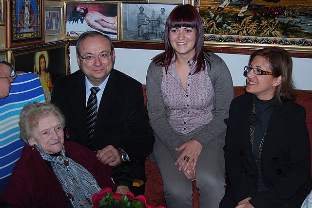 El alcalde visita a una vecina de la localidad para felicitarla por su 101 cumpleaños, Foto 2