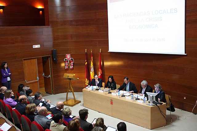 Expertos se reúnen para analizar la situación de los ayuntamientos ante la crisis económica - 2, Foto 2