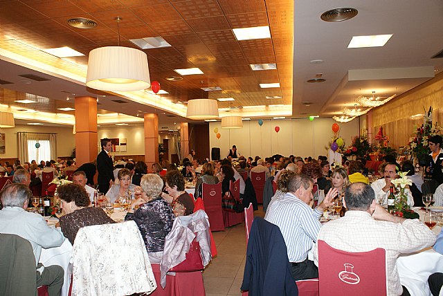 La Asociación de Enfermos de Alzheimer de Puerto Lumbreras congrega a más de 300 personas en su comida benéfica - 1, Foto 1