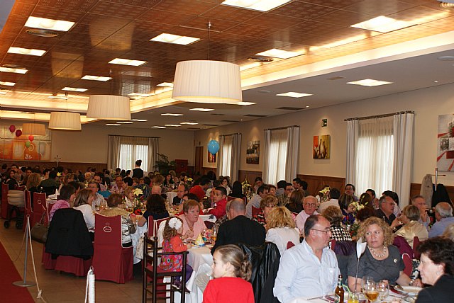 La Asociación de Enfermos de Alzheimer de Puerto Lumbreras congrega a más de 300 personas en su comida benéfica - 2, Foto 2