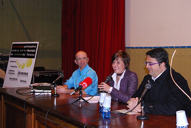 La Jornada participativa sobre el plan municipal de juventud congregó a medio centenar de representantes de colectivos juveniles de la localidad, Foto 1