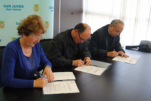 Ayuntamiento y Cáritas firman un convenio para mejorar la ayuda social en el municipio - 1, Foto 1