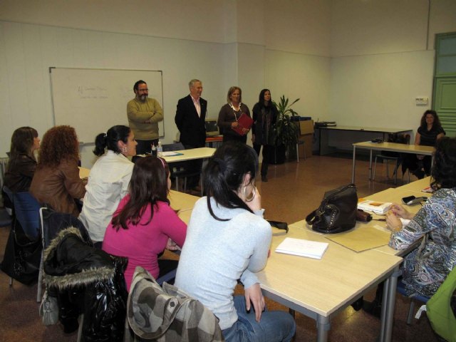Clausurado el curso de Atención Especializada a Enfermos de Alzheimer - 4, Foto 4