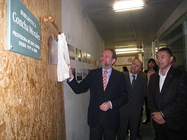 El consejero de Educación inaugura la nueva biblioteca escolar del IES El Carmen - 1, Foto 1