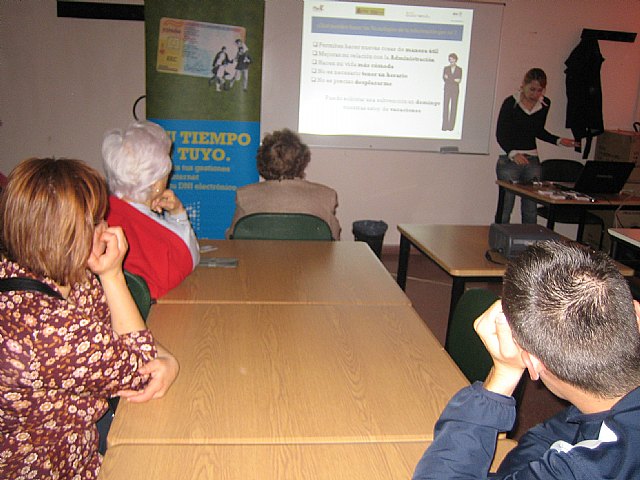 Kick-off activities, the "I sociocultural half of older people" with the lecture on electronic ID, Foto 1