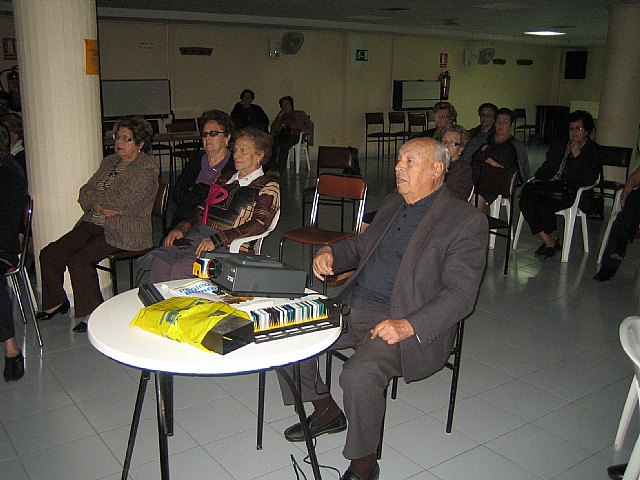 Kick-off activities, the "I sociocultural half of older people" with the lecture on electronic ID, Foto 3