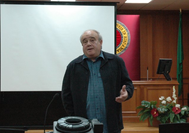 El alpinista Miguel Ángel García Gallego ha ofrecido una conferencia sobre Ecuador y las Islas Galápago - 1, Foto 1