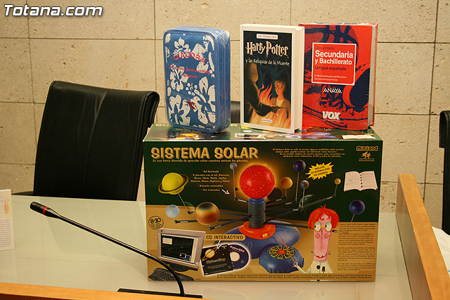 Presentan la publicacin de los libros correspondientes a los cuentos ganadores del 