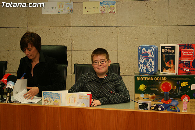 Presentan la publicacin de los libros correspondientes a los cuentos ganadores del 