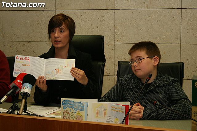 Presentan la publicacin de los libros correspondientes a los cuentos ganadores del 