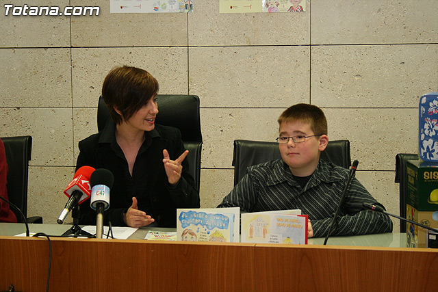 Presentan la publicacin de los libros correspondientes a los cuentos ganadores del 