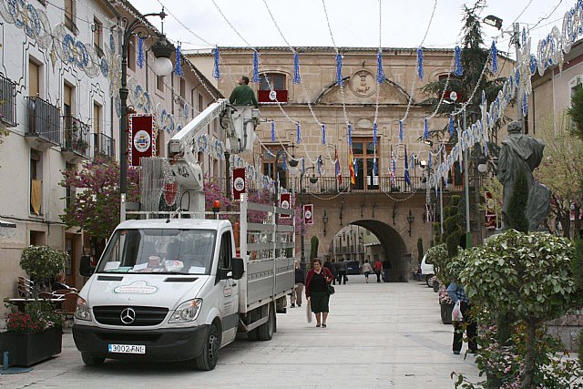Cientos de miles de bombillas de bajo consumo iluminarán las calles de Caravaca durante las fiestas patronales - 1, Foto 1