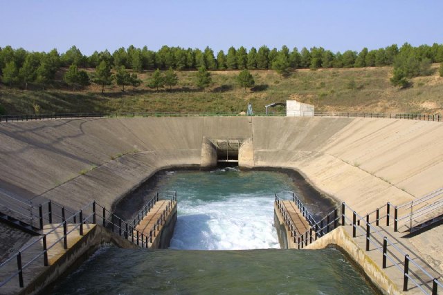 El Alcalde de Jumilla pide a Valcárcel, con urgencia, que elabore el Estatuto de Murcia y se proteja el trasvase - 1, Foto 1