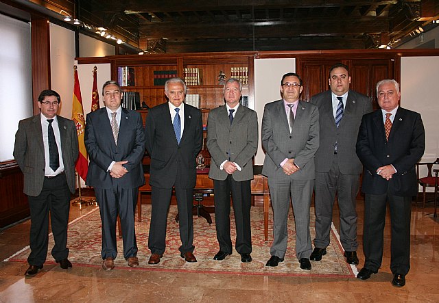 Valcárcel recibe a la Comisión Ejecutiva de la Cámara de Comercio de Lorca - 1, Foto 1