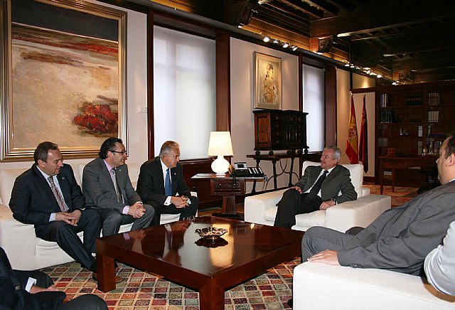 Valcárcel recibe a la Comisión Ejecutiva de la Cámara de Comercio de Lorca - 2, Foto 2