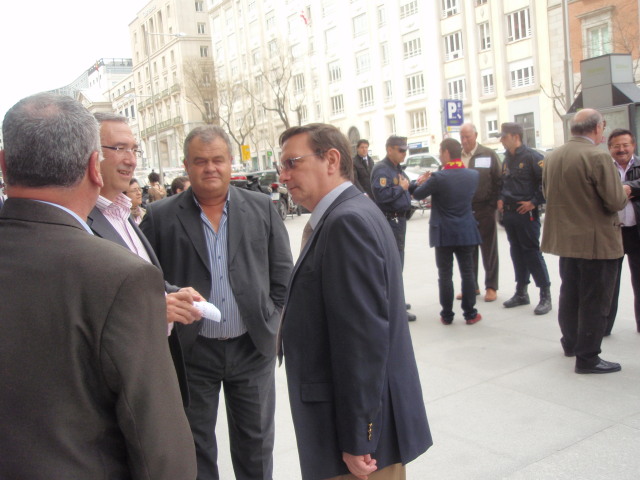 El concejal de Agua y Agricultura acompaña a los regantes al Congreso de los Diputados - 4